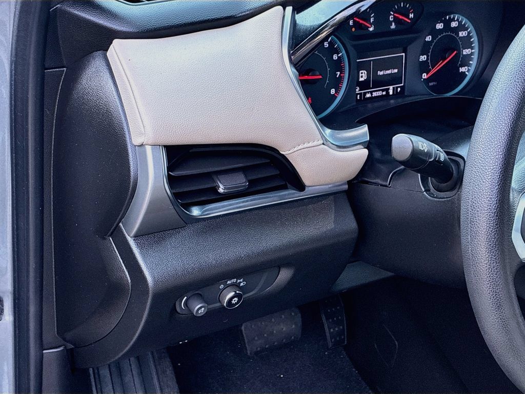Used 2023 Chevrolet Traverse LS FWD image 10