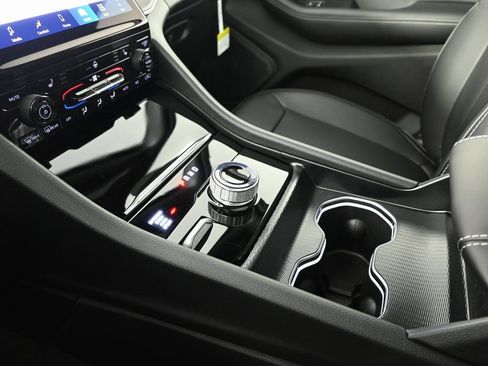 New 2025 Jeep Grand Cherokee Limited w/ Trailer Tow Package image 30