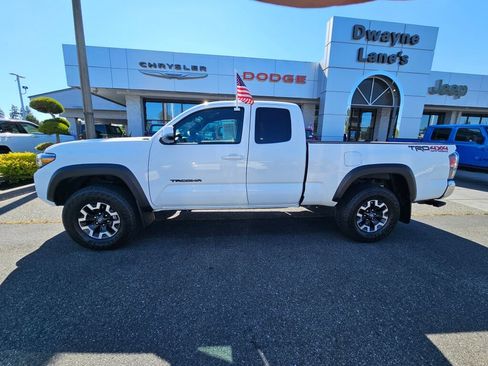 Used 2023 Toyota Tacoma TRD Off-Road w/ TRD Premium Off Road Package AWD/4WD image 2