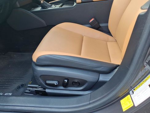 Certified 2025 Lexus ES 350 w/ Premium Package FWD image 17
