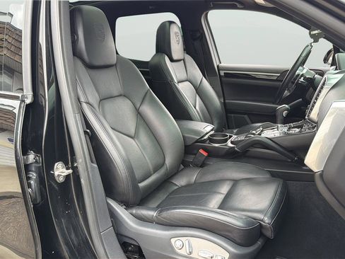 Used 2017 Porsche Cayenne image 14