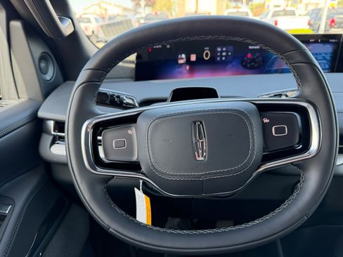 New 2026 Lincoln Navigator Reserve w/ Jet Appearance Package AWD/4WD image 39