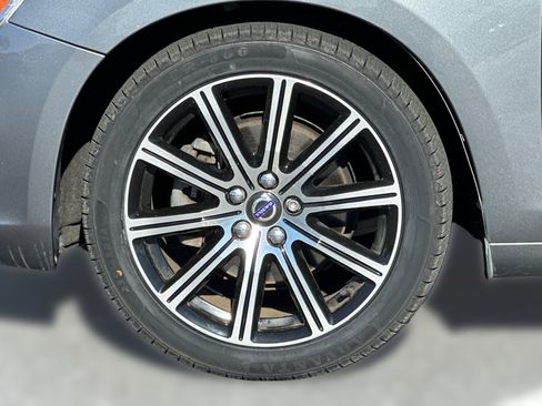 Used 2017 Volvo S60 T5 Inscription Platinum image 11