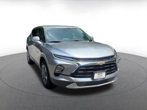 Used 2026 Chevrolet Blazer LT AWD/4WD image 3