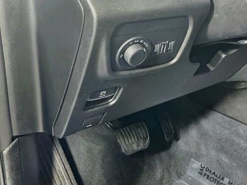Used 2023 Jeep Grand Cherokee Altitude AWD/4WD image 10