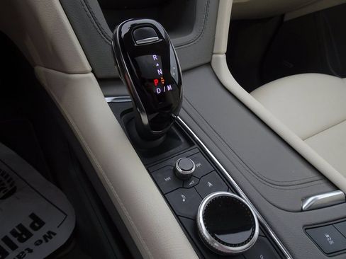 Used 2024 Cadillac XT5 Premium Luxury AWD/4WD image 17