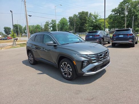 Used 2025 Hyundai Tucson Limited AWD/4WD image 4