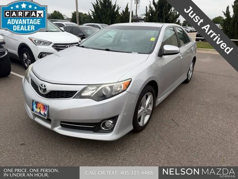 Used 2014 Toyota Camry SE FWD image 1