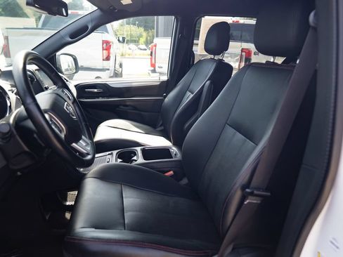 Used 2017 Dodge Grand Caravan GT FWD image 17