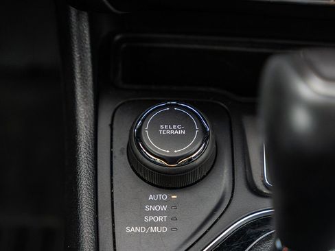 Used 2019 Jeep Cherokee Limited AWD/4WD image 33