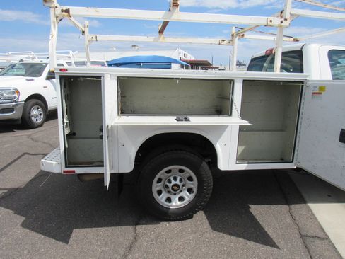 Used 2018 Chevrolet Silverado 3500 W/T AWD/4WD image 15
