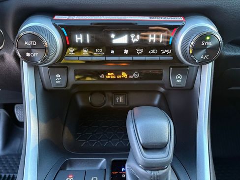 Used 2025 Toyota RAV4 XLE image 17