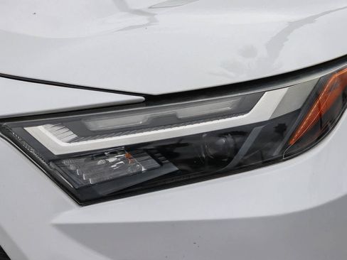 Used 2022 Toyota RAV4 XLE w/ Convenience Package FWD image 2