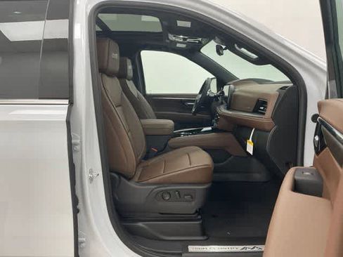 New 2026 Chevrolet Tahoe High Country w/ LPO, Illumination Package AWD/4WD image 16