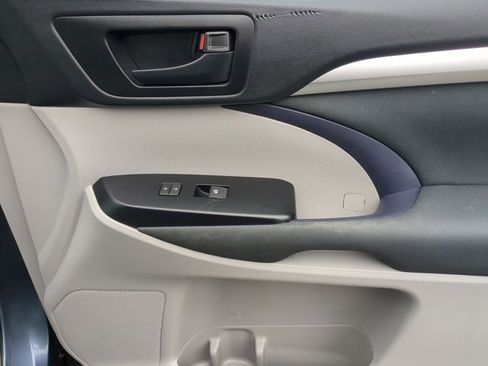 Used 2019 Toyota Highlander LE image 26