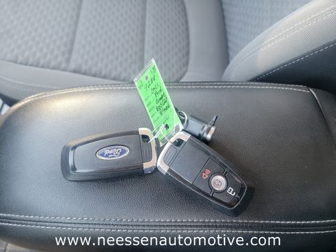 Used 2021 Ford Escape SE image 27