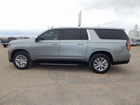 Used 2024 Chevrolet Suburban Premier w/ Max Trailering Package image 7