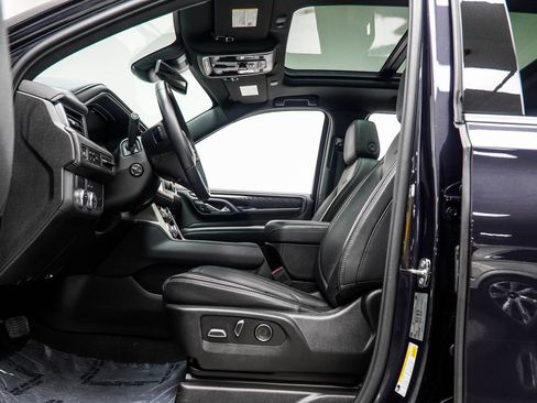 Used 2023 GMC Yukon Denali RWD image 44