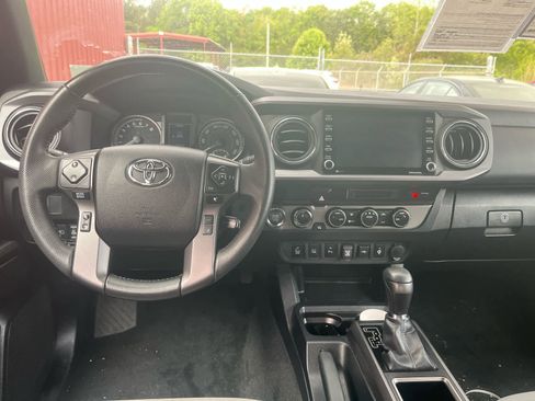 Used 2023 Toyota Tacoma TRD Off-Road w/ Technology Package image 5