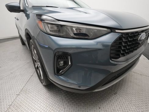 Used 2023 Ford Escape Platinum AWD/4WD image 23