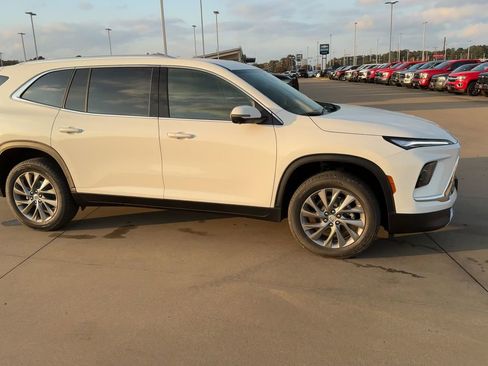 New 2026 Buick Enclave Preferred image 2