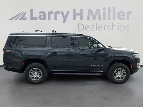 Used 2023 Jeep Wagoneer L 4WD image 9