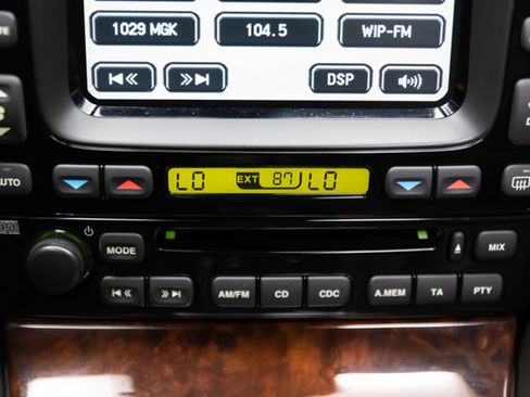 Used 2005 Jaguar XJ8 RWD image 89