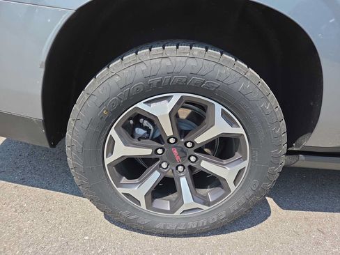 Used 2025 GMC Yukon XL AT4 Ultimate AWD/4WD image 12