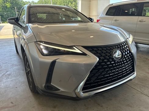 Used 2023 Lexus UX 250h FWD w/ Accessory Package (Z1) image 4