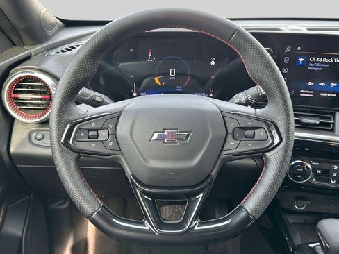 Certified 2024 Chevrolet Trax RS w/ Sunroof Package image 8