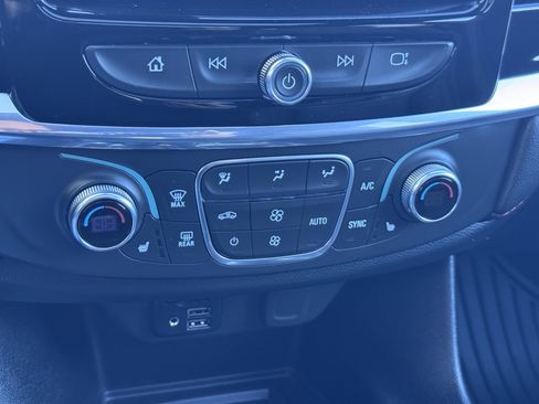 Used 2023 Chevrolet Traverse RS image 32