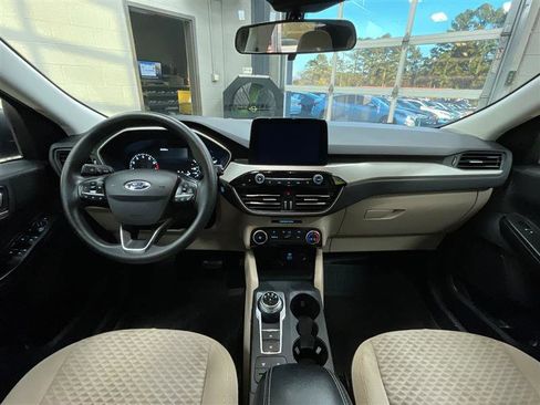 Used 2022 Ford Escape SE image 18