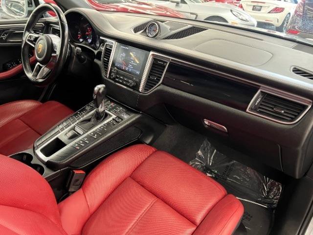 Used 2018 Porsche Macan AWD/4WD image 17