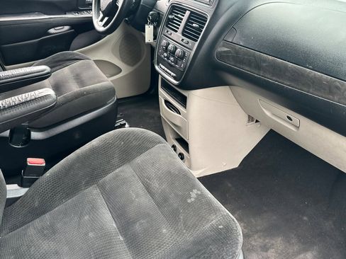 Used 2019 Dodge Grand Caravan SE w/ UConnect Hands-Free Group FWD image 16