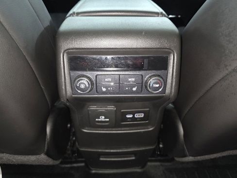 Used 2022 GMC Acadia Denali w/ Denali Ultimate Package image 22