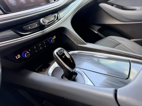 Used 2019 Buick Enclave Essence AWD/4WD image 38