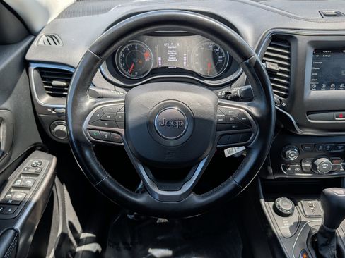 Used 2020 Jeep Cherokee Latitude w/ Cold Weather Group AWD/4WD image 23