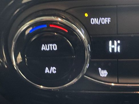 Used 2024 Chevrolet Trax ACTIV w/ Sunroof Package image 30