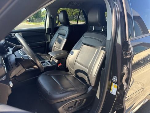 Used 2023 Ford Explorer XLT w/ Equipment Group 202A image 11