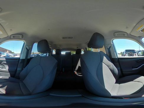 Used 2025 Toyota Highlander LE FWD image 44
