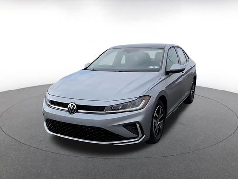 Used 2025 Volkswagen Jetta SE FWD image 5