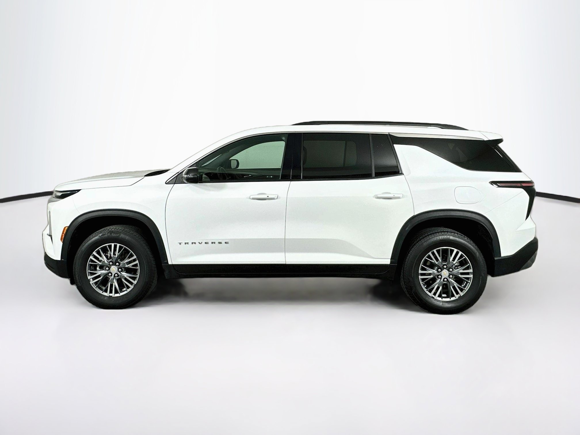 Used 2025 Chevrolet Traverse LT FWD image 4
