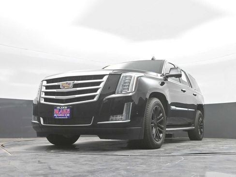 Used 2018 Cadillac Escalade 4WD image 31