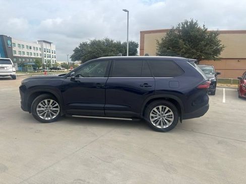 Used 2025 Toyota Grand Highlander AWD image 6