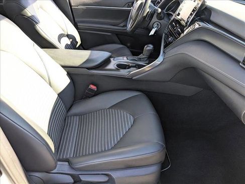 Used 2023 Toyota Camry SE image 19