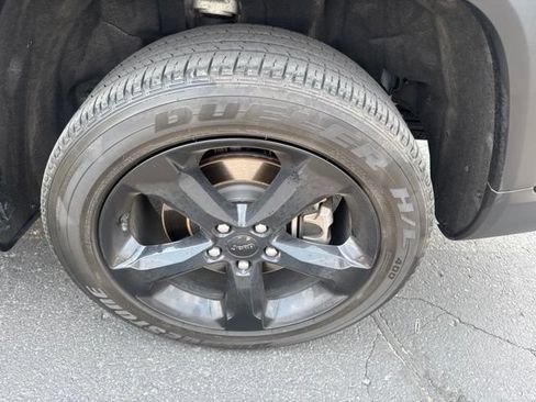 Used 2023 Jeep Grand Cherokee L Laredo AWD/4WD image 6