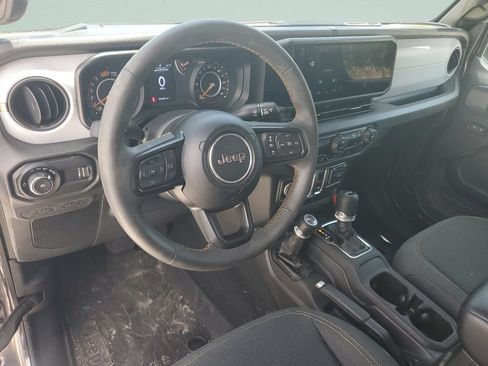 Used 2025 Jeep Wrangler Sport AWD/4WD image 11