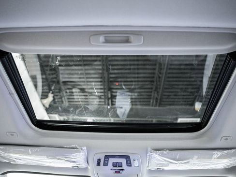 New 2026 Toyota Sienna XLE image 33