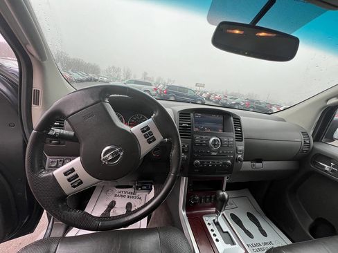 Used 2011 Nissan Pathfinder LE w/ Navigation Pkg image 22