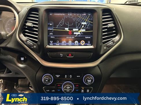 Used 2018 Jeep Cherokee Overland image 13